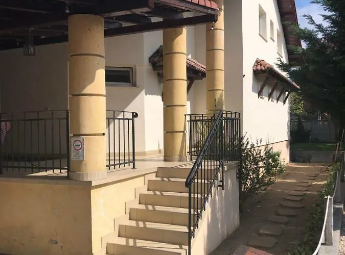 Bagolyvar בית הארחה 3*